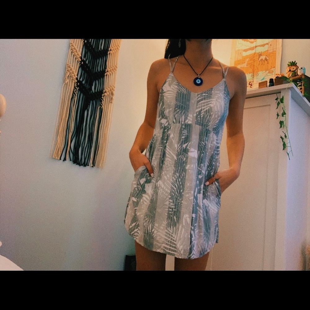 RVCA sage green palm print sundress 🌴